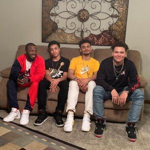 Meet your Posher, Jonlazaire